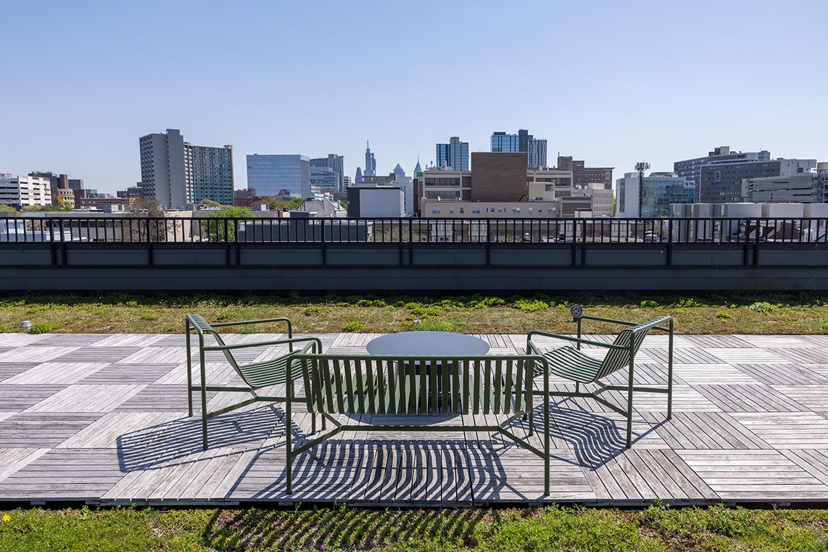 4233 rooftop outdoor patio philadelphia student apartments